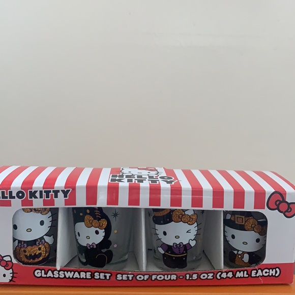 Hello Kitty Halloween Set of Glassware Sets. - Picture 2 of 7
